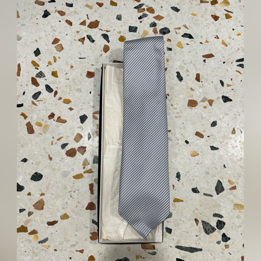 BLOOMINGDALES TIE
